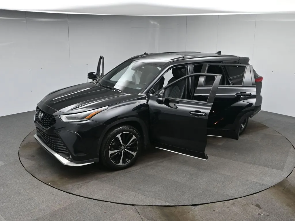 2021 Toyota Highlander XSE photo 17