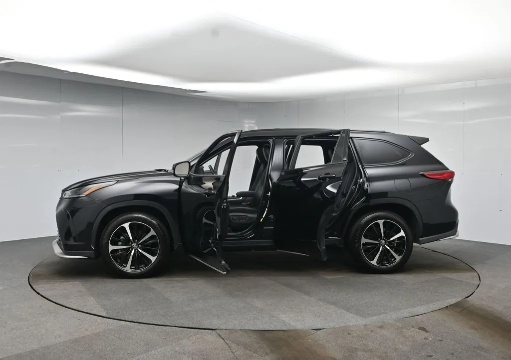 2021 Toyota Highlander XSE photo 35