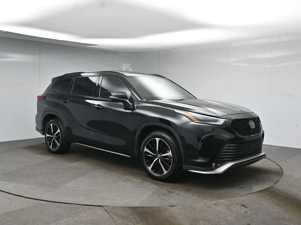 2021 Toyota Highlander XSE photo 3