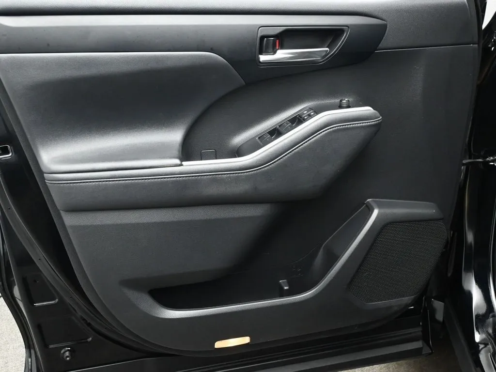 2021 Toyota Highlander XSE photo 38