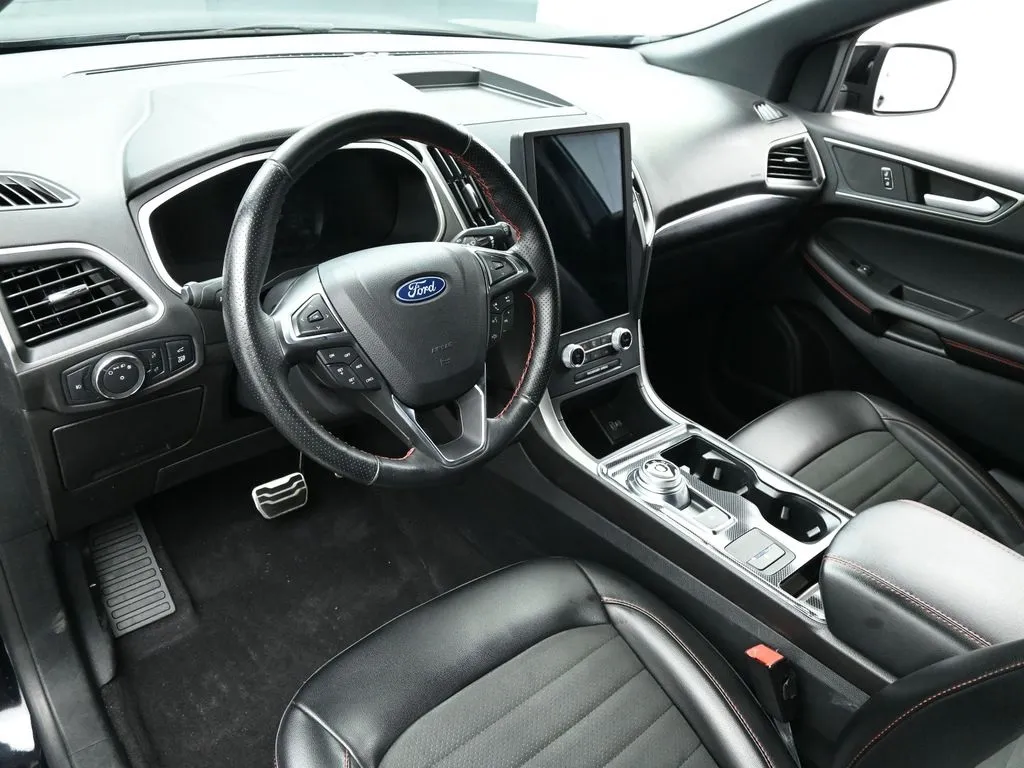 2021 Ford Edge ST photo 4