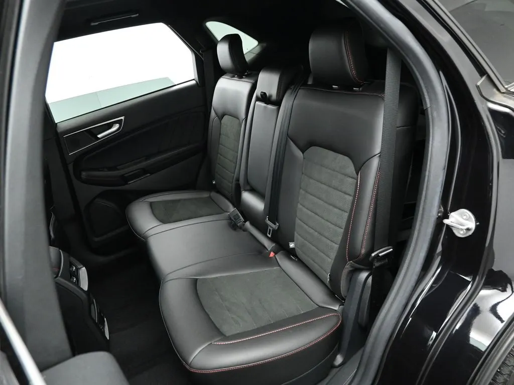 2021 Ford Edge ST photo 41