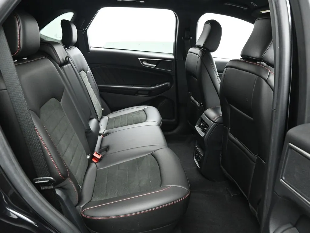 2021 Ford Edge ST photo 24