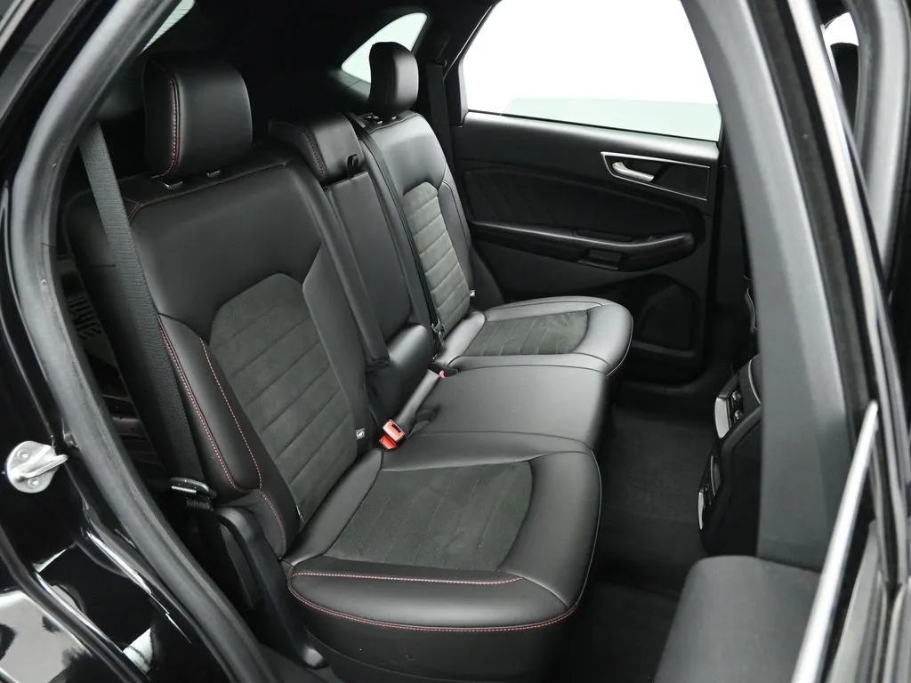 2021 Ford Edge ST photo 42