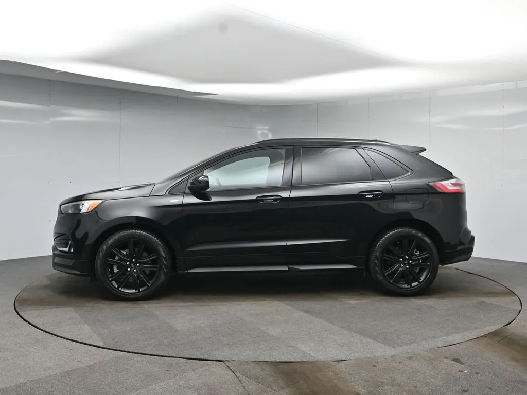 2021 Ford Edge ST photo 19