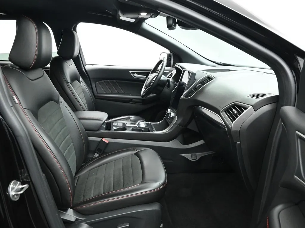 2021 Ford Edge ST photo 43