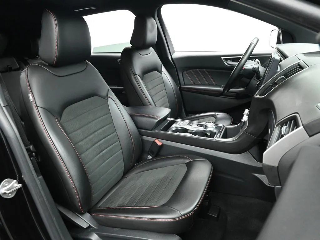 2021 Ford Edge ST photo 8