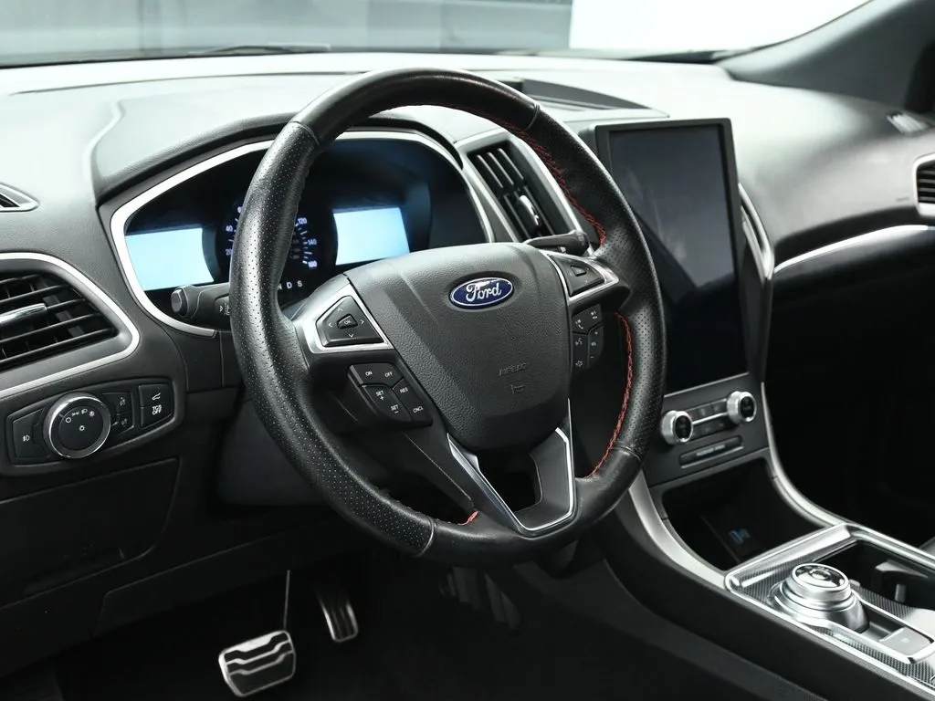 2021 Ford Edge ST photo 26