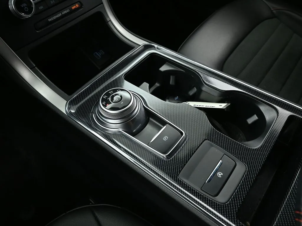 2021 Ford Edge ST photo 29