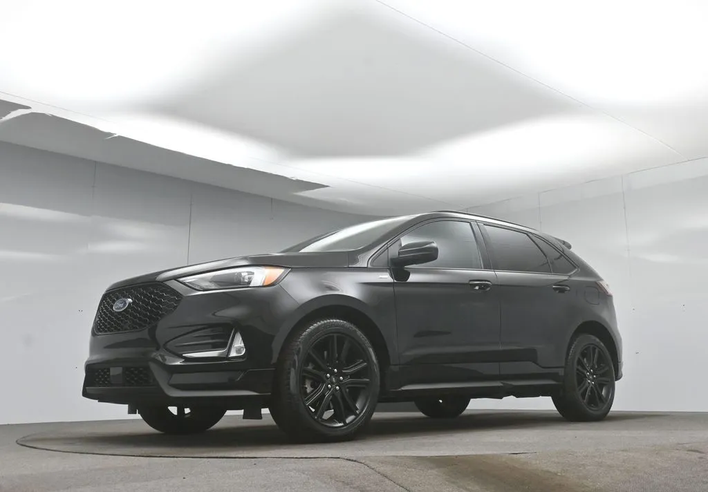 2021 Ford Edge ST photo 12