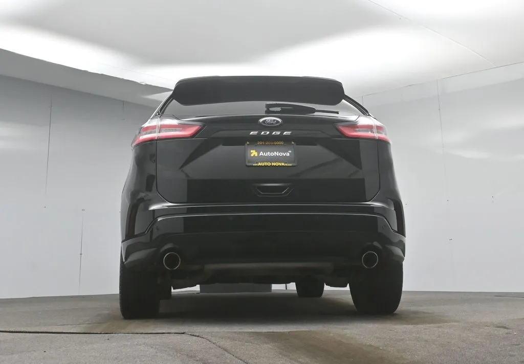 2021 Ford Edge ST photo 13