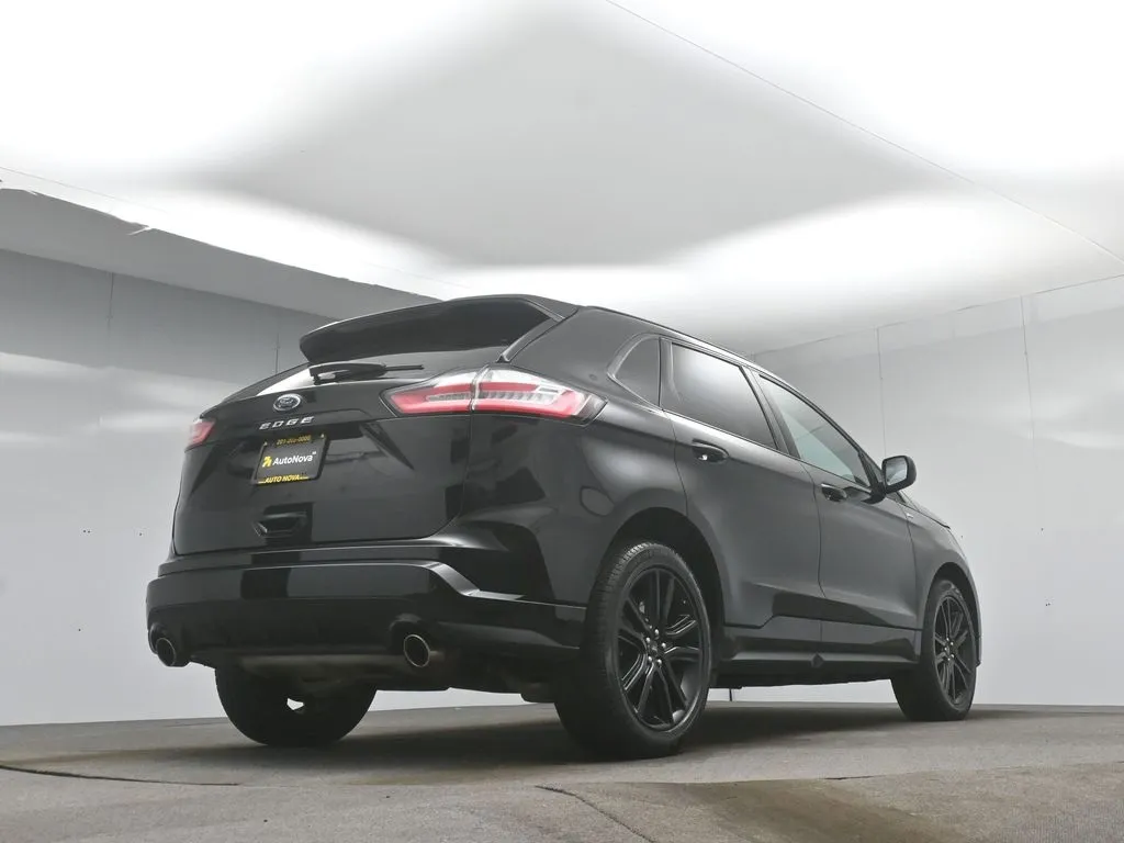 2021 Ford Edge ST photo 31