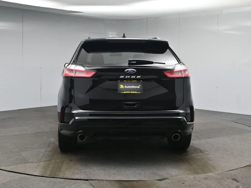 2021 Ford Edge ST photo 2