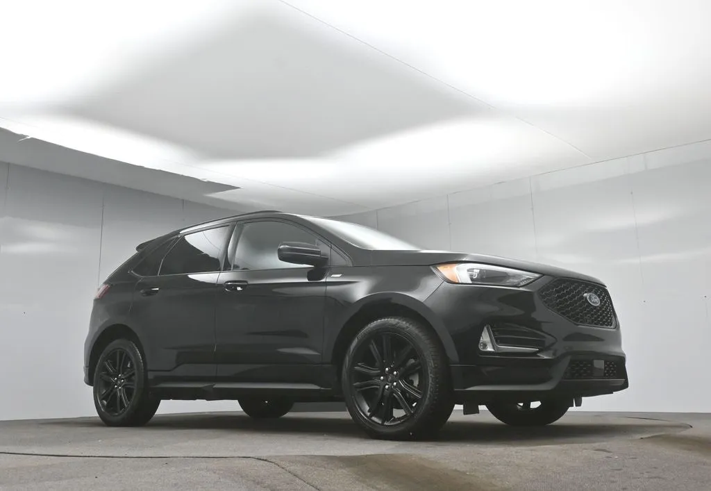 2021 Ford Edge ST photo 14