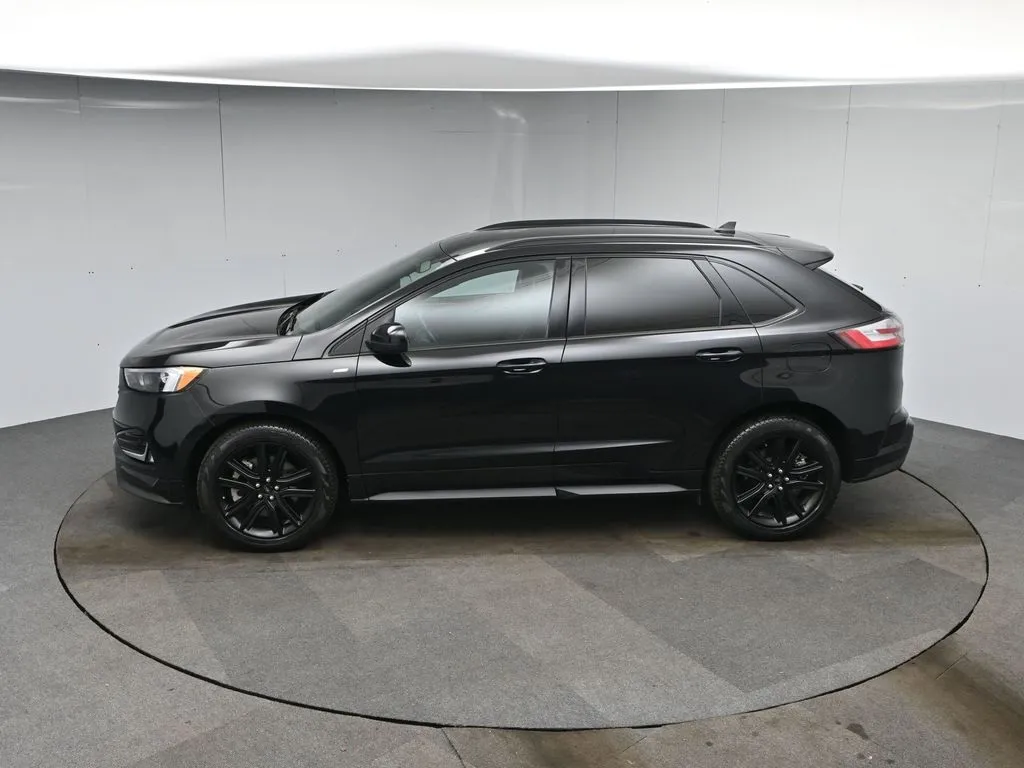 2021 Ford Edge ST photo 15