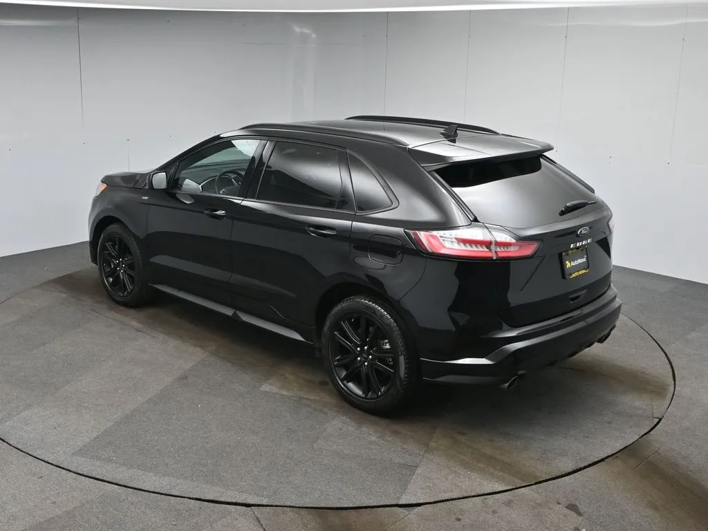 2021 Ford Edge ST photo 33
