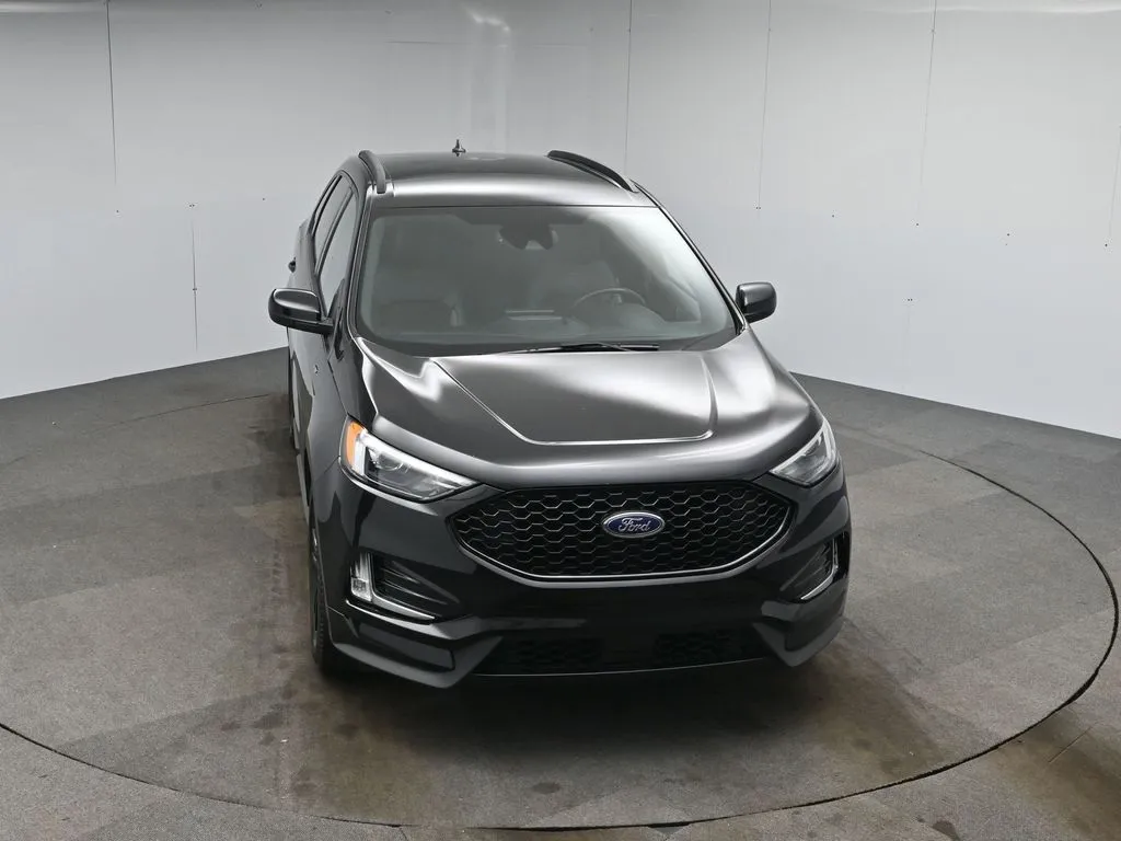 2021 Ford Edge ST photo 17