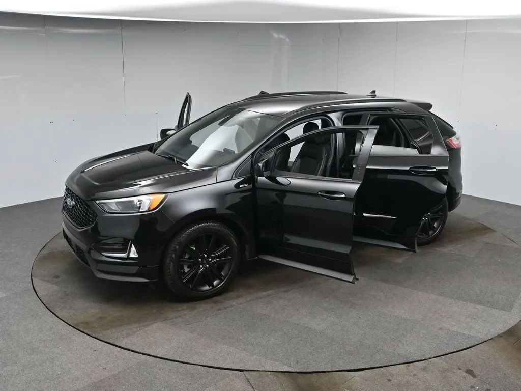 2021 Ford Edge ST photo 35