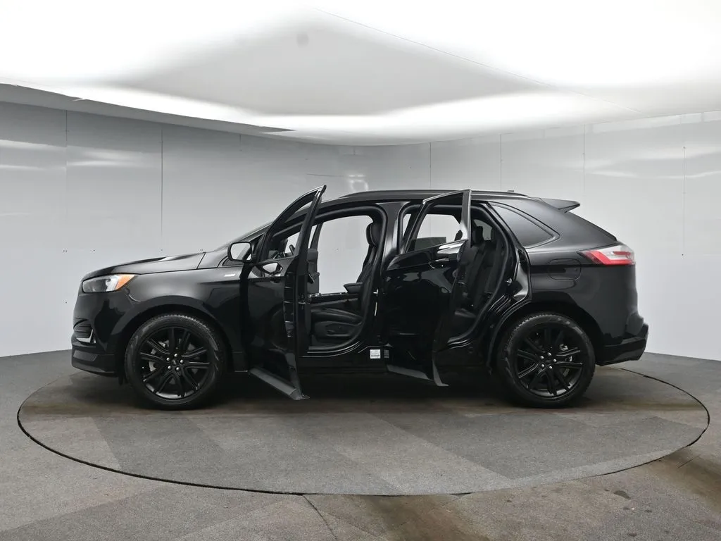 2021 Ford Edge ST photo 53