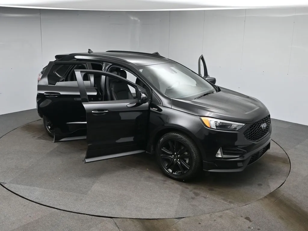 2021 Ford Edge ST photo 36