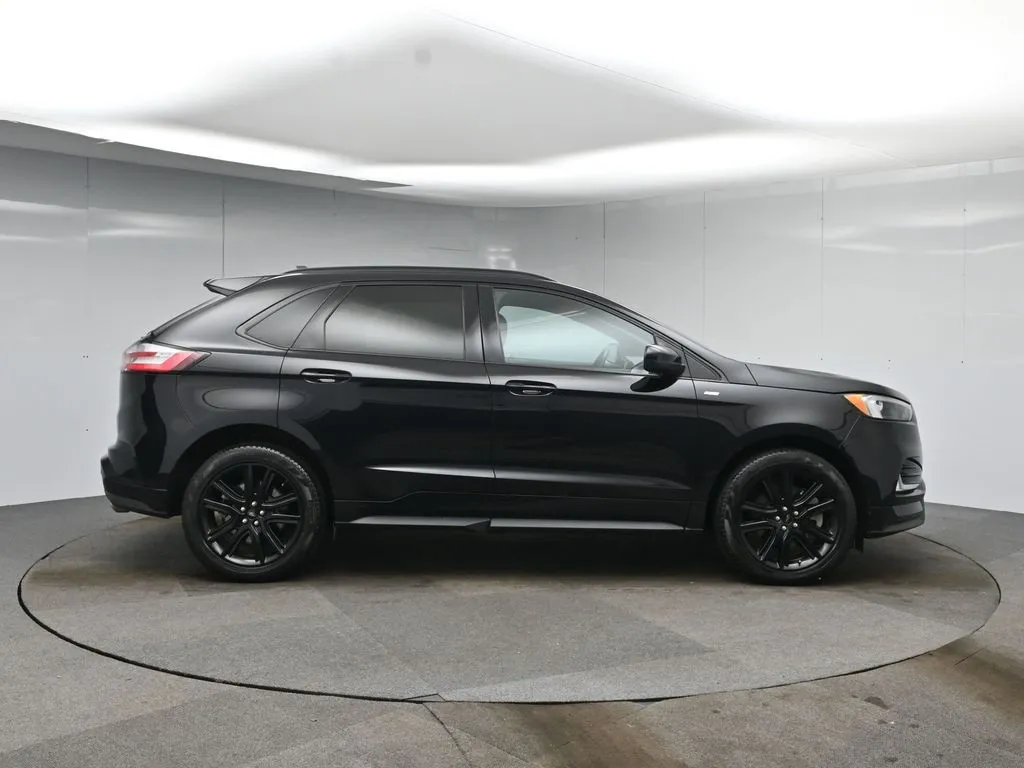 2021 Ford Edge ST photo 38