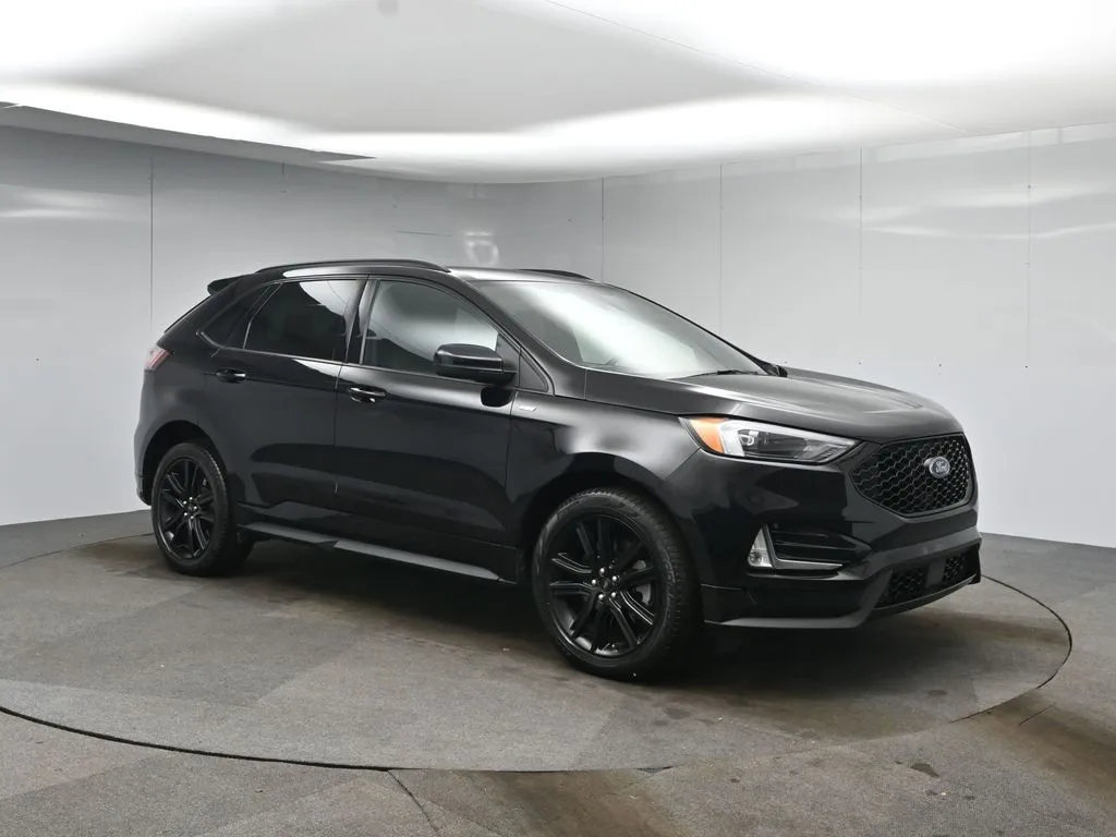 2021 Ford Edge ST photo 3