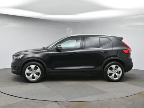 Photos of 2022 Volvo XC40 Momentum for sale in Fort Lee, NJ at AutoNova46