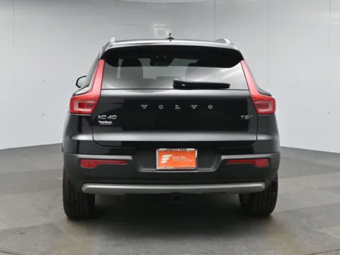 More photos of 2022 Volvo XC40 Momentum at AutoNova46, NJ