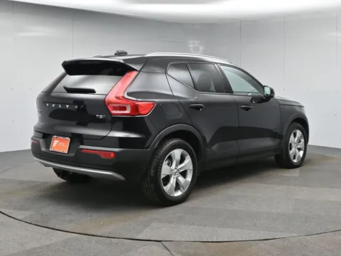 More photos of 2022 Volvo XC40 Momentum at AutoNova46, NJ