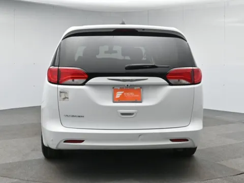 More photos of 2021 Chrysler Voyager L at AutoNova46, NJ
