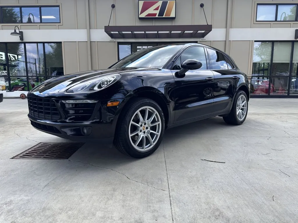 Black 2017 PORSCHE MACAN for sale in Powell, OH