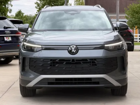 More photos of 2025 VOLKSWAGEN TIGUAN SE at Auto Assets, OH