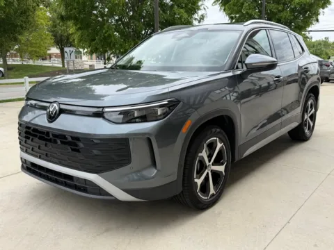 More photos of 2025 VOLKSWAGEN TIGUAN SE at Auto Assets, OH
