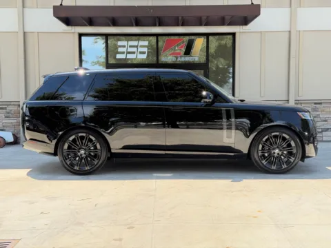 Photos of 2025 LAND ROVER RANGE ROVER SE for sale in Powell, OH at Auto Assets