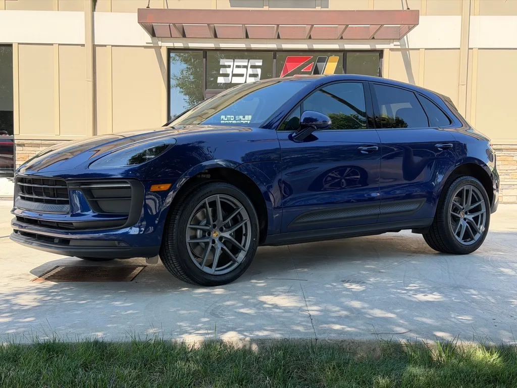 Blue 2022 PORSCHE MACAN base for sale in Powell, OH