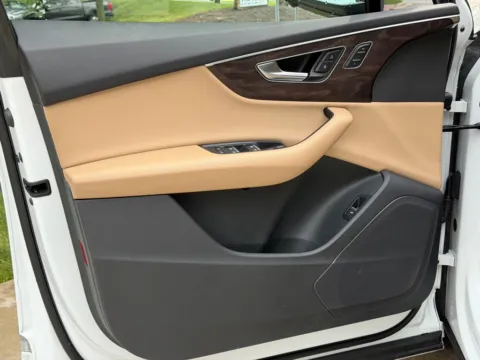 More photos of 2021 AUDI Q7 PREMIUM at Auto Assets, OH