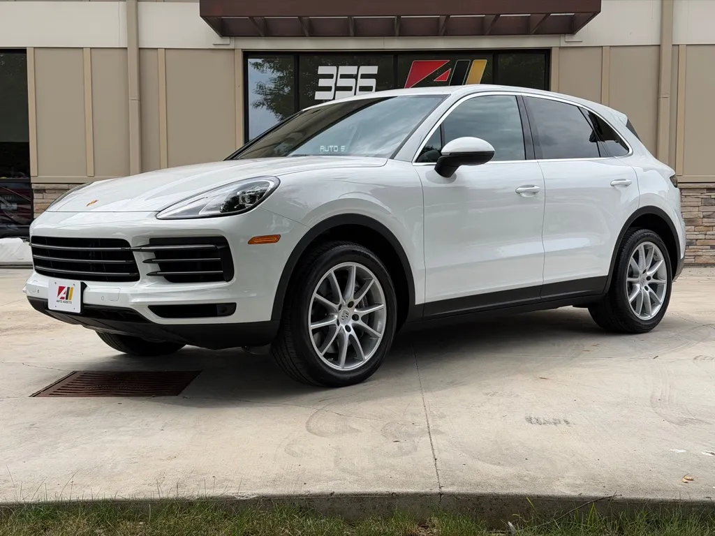 White 2023 PORSCHE CAYENNE BASE for sale in Powell, OH