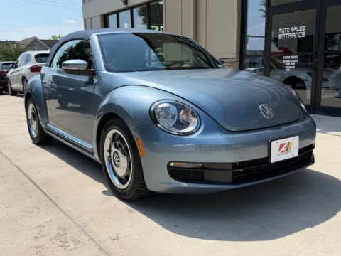 Another view of 2016 VOLKSWAGEN BEETLE S/SE Denim Edition for sale in Powell, OH at Auto Assets