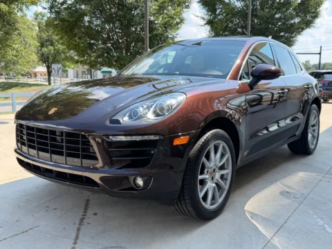 More photos of 2016 PORSCHE MACAN S at Auto Assets, OH