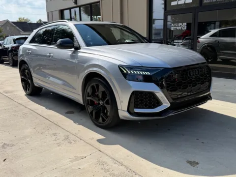 Another view of 2022 AUDI RS Q8 4.0T quattro for sale in Powell, OH at Auto Assets