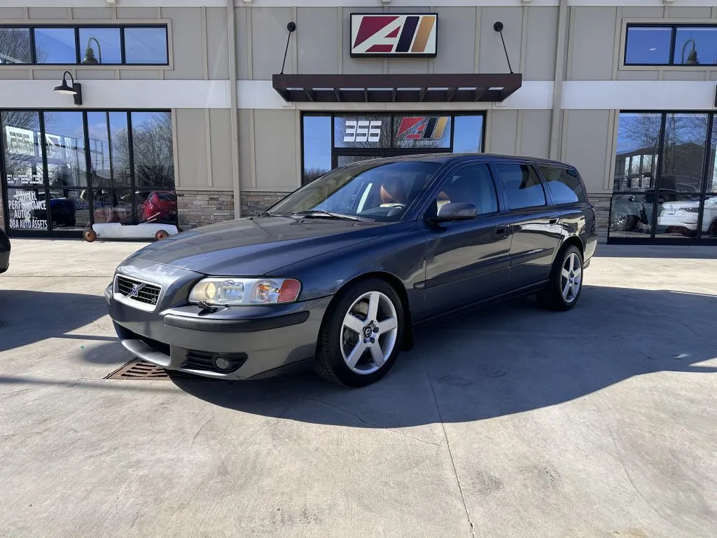 2004 VOLVO V70 R for sale in Powell, OH