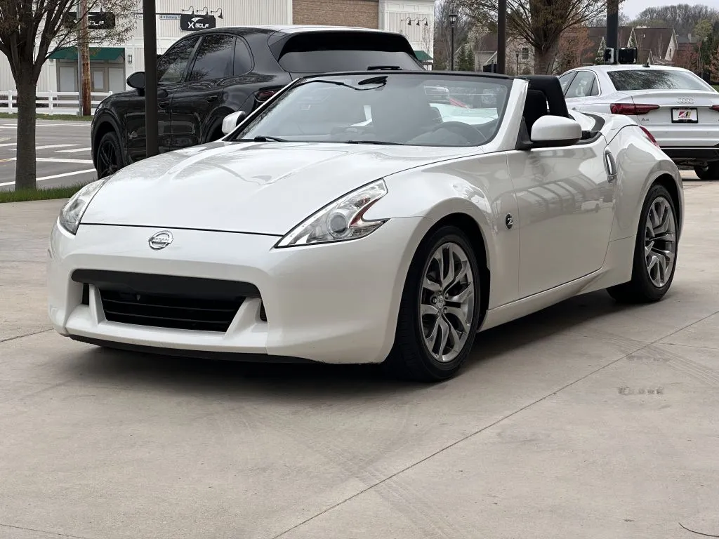 Used 2010 NISSAN 370Z Roadster for sale in Powell, OH at