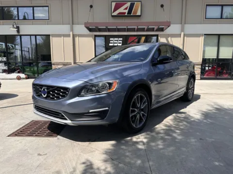 Blue 2018 VOLVO V60 CROSS COUNT PREMIER for sale in Powell, OH