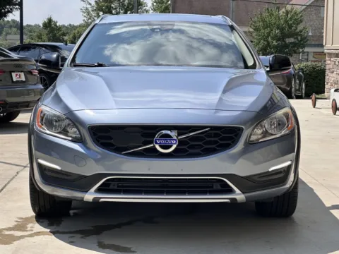 More photos of 2018 VOLVO V60 CROSS COUNT PREMIER at Auto Assets, OH