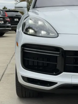 More photos of 2022 PORSCHE CAYENNE TURBO at Auto Assets, OH