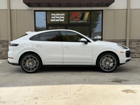 Photos of 2022 PORSCHE CAYENNE COUPE for sale in Powell, OH at Auto Assets