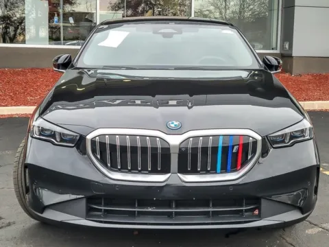 More photos of 2025 BMW i5 xDrive40 at Maserati Alfa Romeo of Naperville, IL