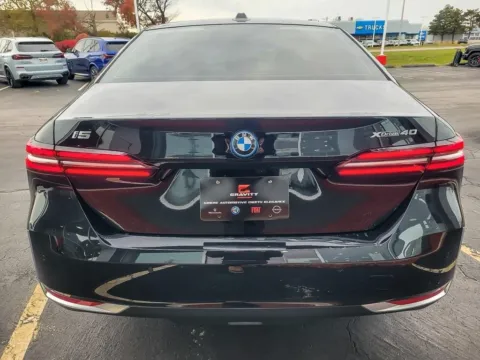 More photos of 2025 BMW i5 xDrive40 at Maserati Alfa Romeo of Naperville, IL