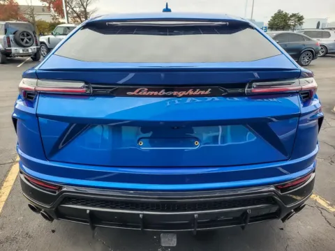 More photos of 2019 Lamborghini Urus at Maserati Alfa Romeo of Naperville, IL