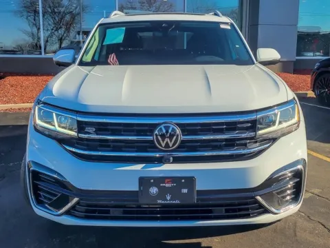 More photos of 2021 Volkswagen Atlas 3.6L V6 SEL Premium R-Line at Maserati Alfa Romeo of Naperville, IL